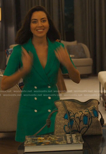 Harper’s green double-breasted dress on The White Lotus