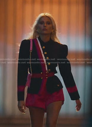 Isadora’s miliraty jacket and pink shoulder bag on Elite