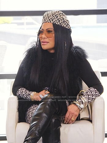 Jen’s black and white print beret and leggings on The Real Housewives of Salt Lake City