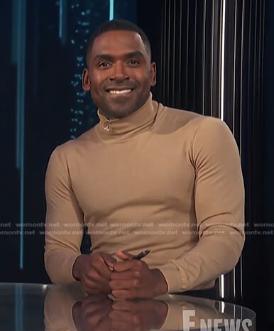 Justin’s beige turtleneck sweater on E! News