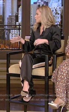 Kelly’s black side stripe pants and pumps on Live with Kelly and Ryan