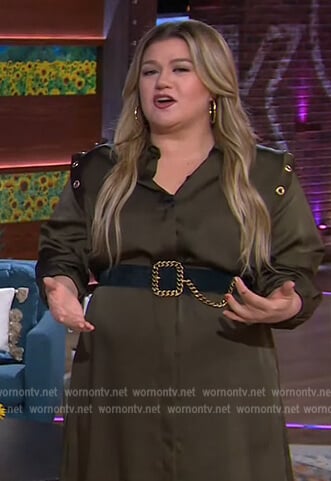 Kelly’s green satin grommet embellished dress on The Kelly Clarkson Show