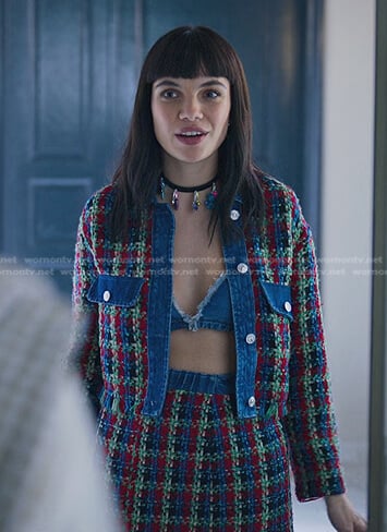 Mencia’s tweed denim jacket and mini skirt on Elite
