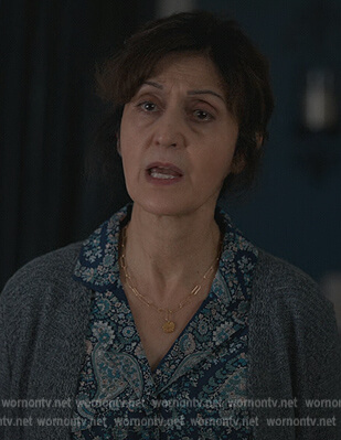 Gold paperclip necklace on Manifest