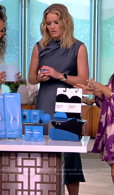 Sara’s teal satin dress on The View