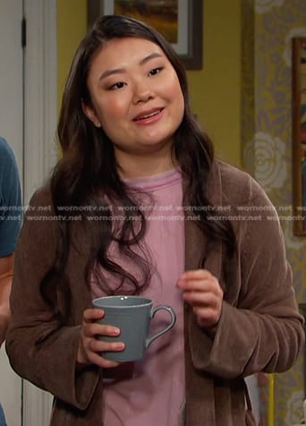 Wendy’s pink tee on Days of our Lives