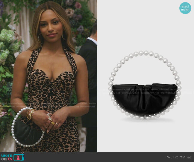 L'alingi Pearl Band Clutch worn by Monet de Haan (Savannah Lee Smith) on Gossip Girl