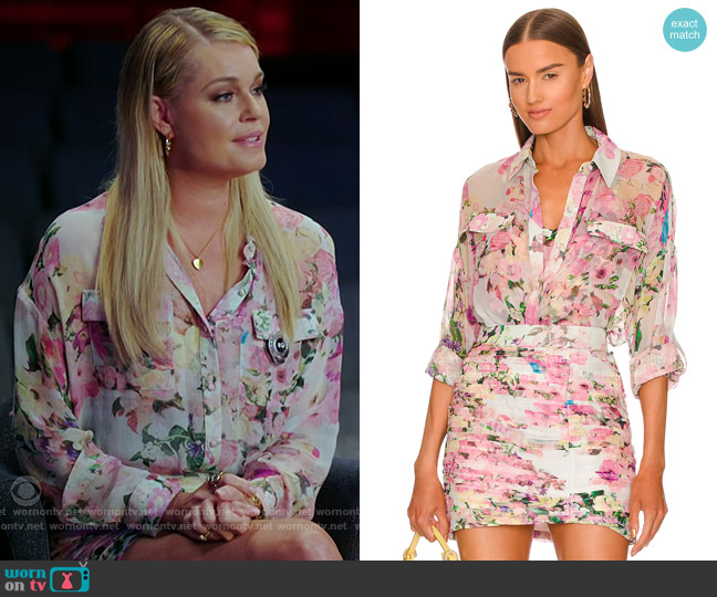 Rococo Sand Mist Shirt worn by Rebecca Romijn on The Real Love Boat