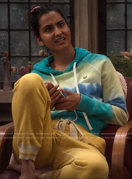 Bela’s tie dye hoodie with rainbow heart on The Sex Lives of College Girls