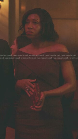 Camille de Haan’s metallic off-shoulder dress on Gossip Girl