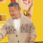 Danny Seo’s print cardigan on The Drew Barrymore Show