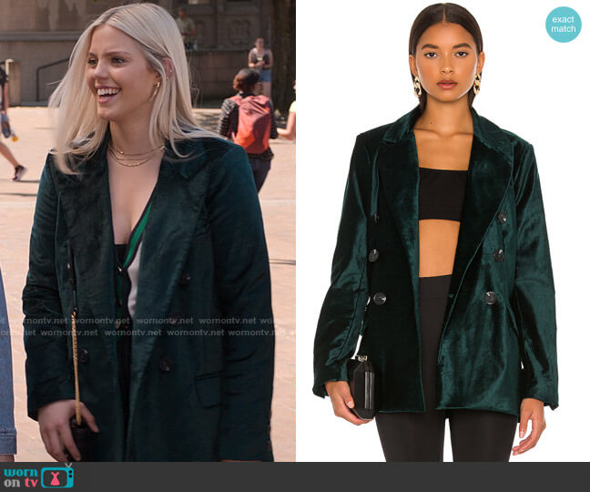 Free People Velvet Ashby Blazer in Jade worn by Leighton Murray (Reneé Rapp) on The Sex Lives of College Girls