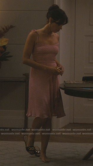 Harper’s pink dotted dress and chain mules on The White Lotus
