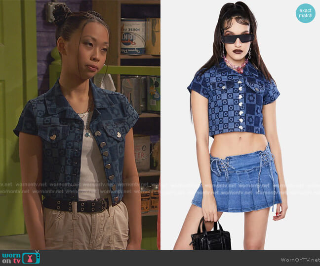 Jaded London Flower Print Short Sleeve Denim Crop Top worn by Ivy (Emmy Liu-Wang) on Ravens Home