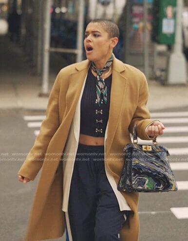 Julien’s camel coat and blue marble bag on Gossip Girl