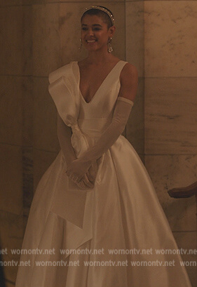 Julien’s white bow gown on Gossip Girl