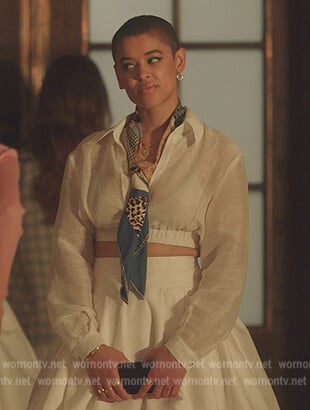 Julien’s white cropped blouse on Gossip Girl