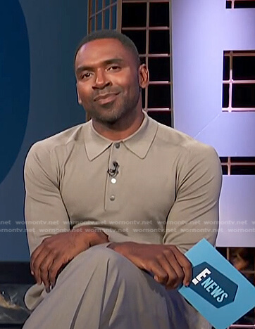 Justin’s beige long sleeve polo shirt on E! News