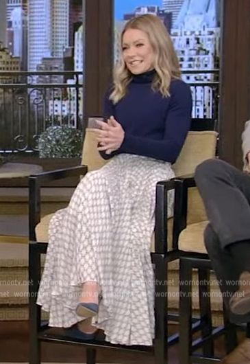 Kelly’s white printed pleated midi skirt on Live with Kelly and Ryan