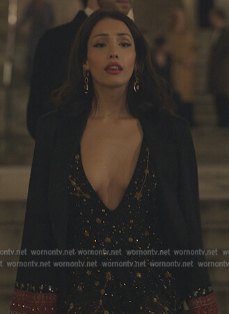 Luna’s black metallic star gown on Gossip Girl