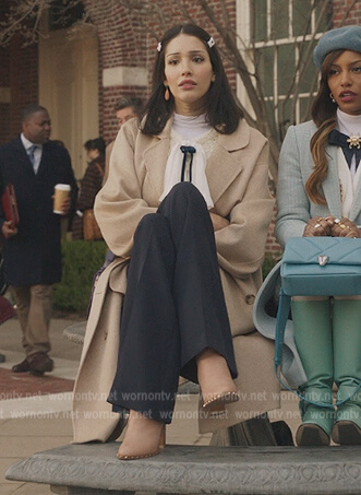 Luna’s padded purple bag on Gossip Girl