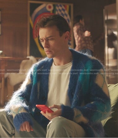 Max’s blue argyle cardigan on Gossip Girl