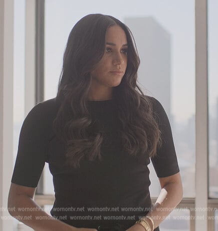 Meghan Markle’s black knit short sleeve top on Harry and Meghan