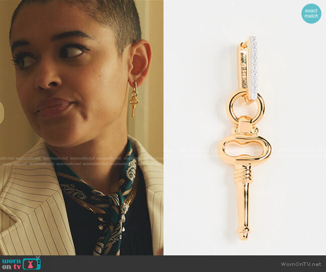 Missoma Gold Key Single Drop Earring worn by Julien Calloway (Jordan Alexander) on Gossip Girl