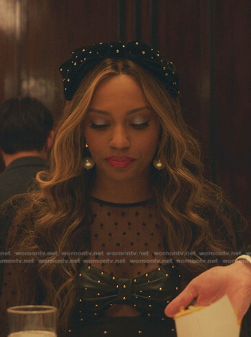 Monet’s black embellished velvet headband on Gossip Girl