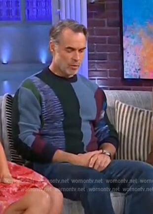 Murray Bartlett’s blue knit stripe sweater on The Kelly Clarkson Show