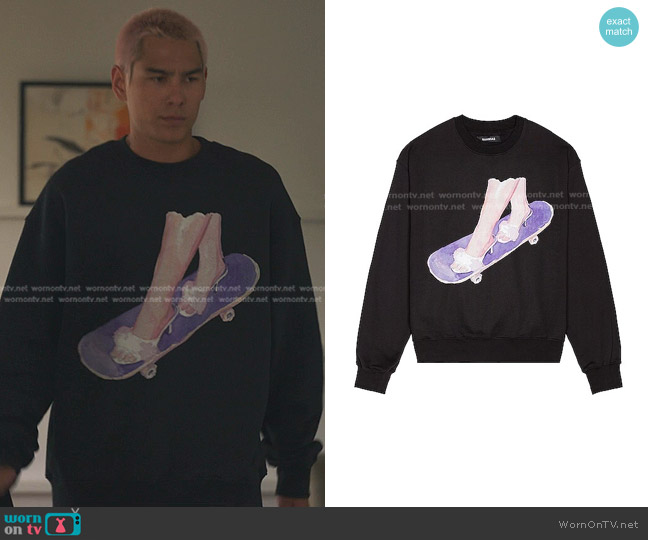 Nahmias Skater Girl Crewneck worn by  Akeno Menzies (Evan Mock) on Gossip Girl