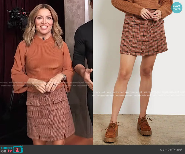 Sam Edelman Cara Skirt worn by Kit Hoover on Access Hollywood