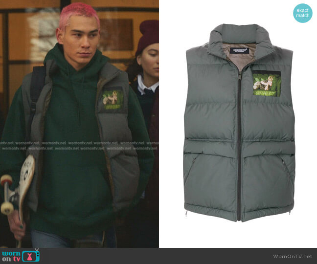 Undercover Painting-Print Padded Gilet worn by  Akeno Menzies (Evan Mock) on Gossip Girl