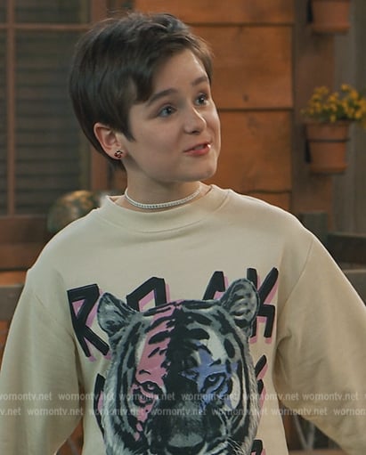Winnie’s tiger graphic sweatshirt on Bunkd