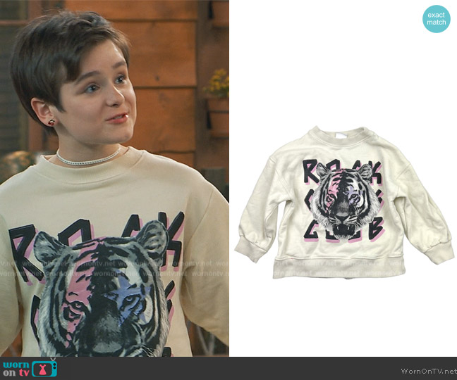 Zara Tiger Sweatshirt worn by Winnie Webber (Shiloh Verrico) on Bunkd