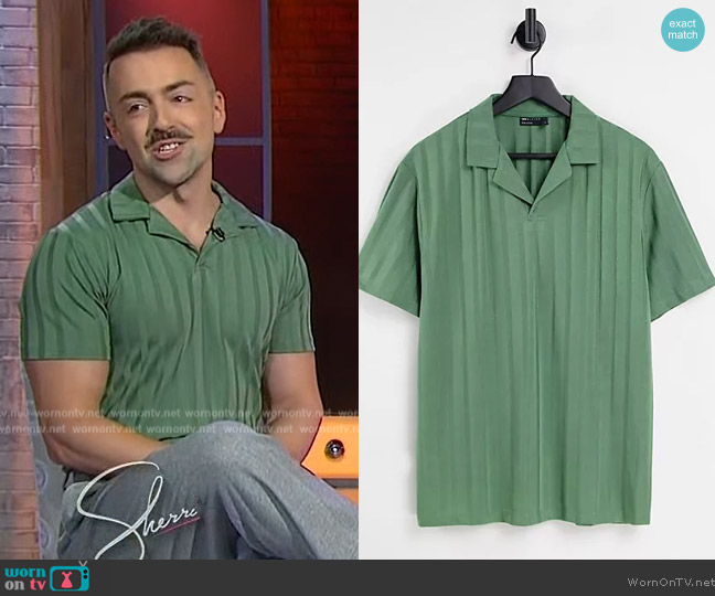 ASOS Relaxed polo t-shirt in khaki rib with revere collar worn by Matteo Lane on Sherri