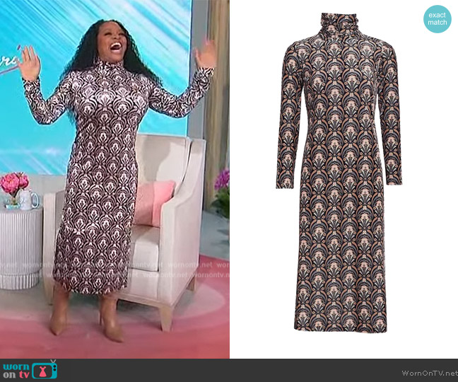 Cara Cara Piper Medallion-Print Velvet Belted Dress worn by Sherri Shepherd on Sherri