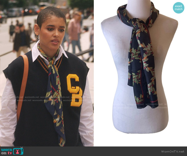 Oscar de la Renta Holly and Ivy Print Scarf worn by Julien Calloway (Jordan Alexander) on Gossip Girl