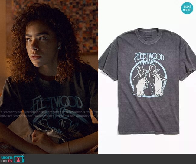 Fleetwood Mac Penguin Logo Tee from Urban Outfitters worn by Ginny Miller (Antonia Gentry) on Ginny & Georgia
