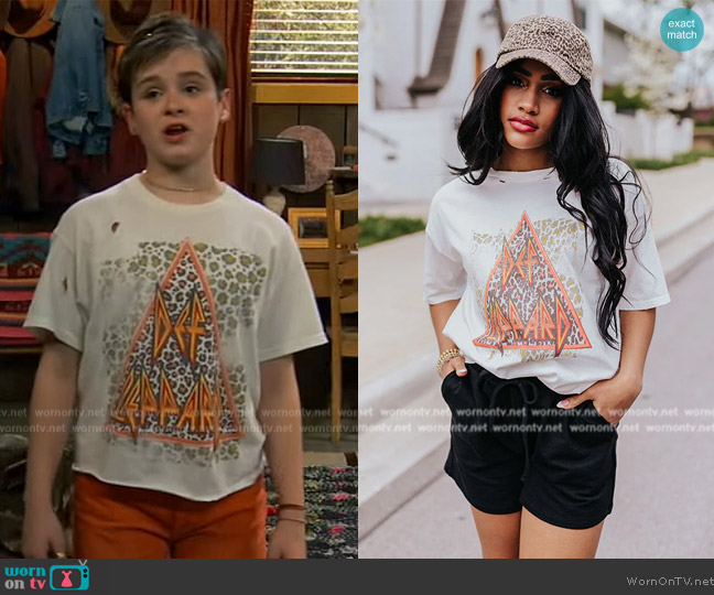 Deff Leppard Distressed Leopard-Print Graphic Tee worn by Winnie Webber (Shiloh Verrico) on Bunkd