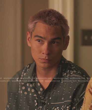 Aki’s grey paisley print shirt on Gossip Girl