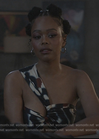 Alicia’s printed one shoulder top on All American