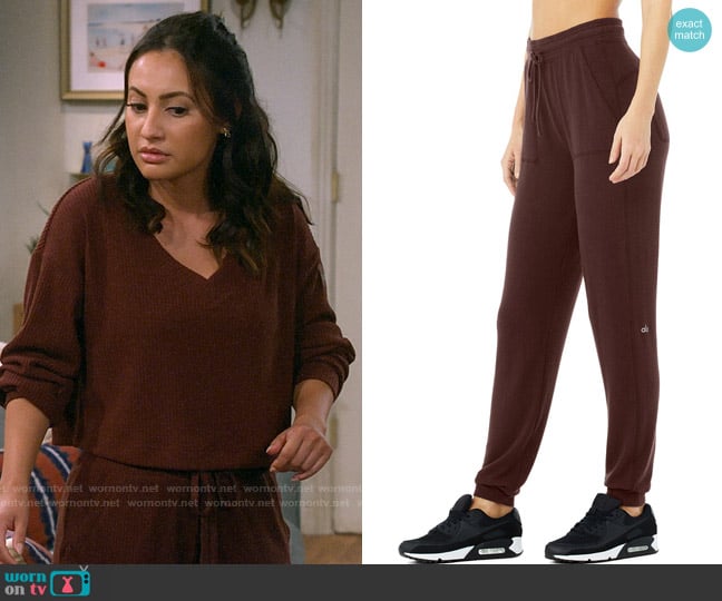 Alo Soho Sweatpants in Cherry Cola worn by Valentina (Francia Raisa) on How I Met Your Father