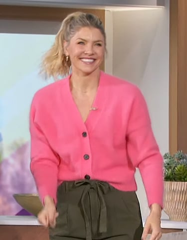 Amanda’s pink cardigan on The Talk