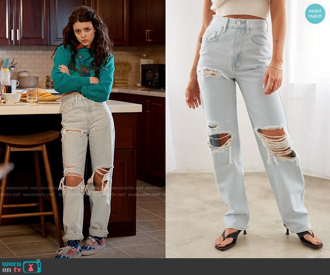 BDG Alex Distressed Baggy Boyfriend Jeans worn by Maxine Baker (Sara Waisglass) on Ginny & Georgia