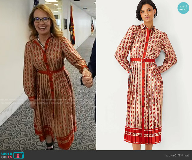 Ann Taylor Chain Print Pleated Dress worn by Gabby Giffords on Good Morning America