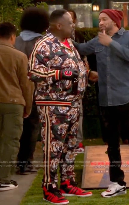 Calvin’s tiger print tracksuit on The Neighborhood