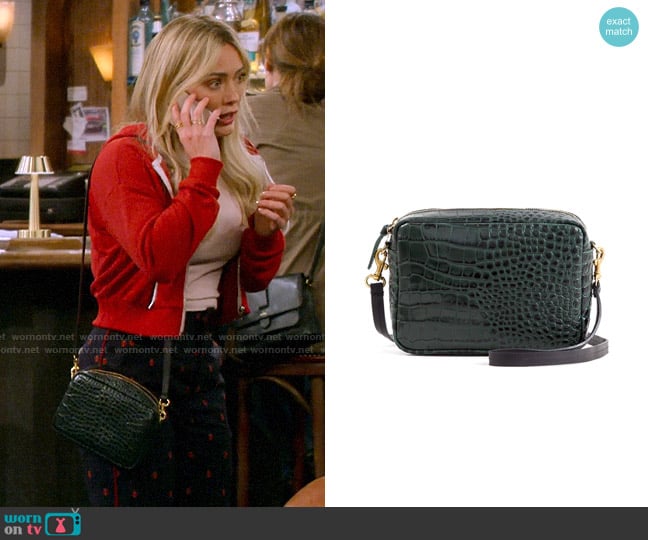 Clare V Midi Sac in Green Croco worn by Sophie (Hilary Duff) on How I Met Your Father