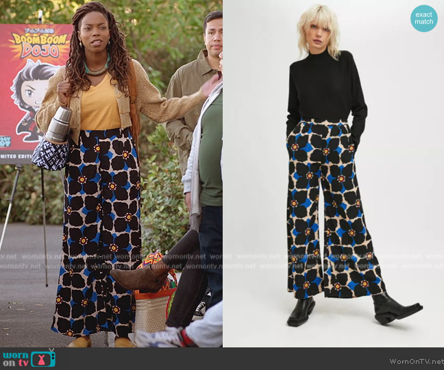 Compania Fantastica Jasmine Print Trousers worn by Denise (Sasheer Zamata) on Home Economics