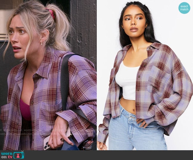 Forever 21 High-Low Plaid Shirt in Dusk Multi worn by Sophie (Hilary Duff) on How I Met Your Father